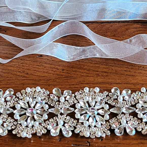 David's Bridal Annabelle Crystal & Pearl Belt for Dress with Removable Ribbon - Picture 9 of 11